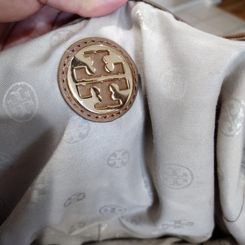 Tory Burch Hannah Pocket Hobo in Sand - Picture 3 of 15